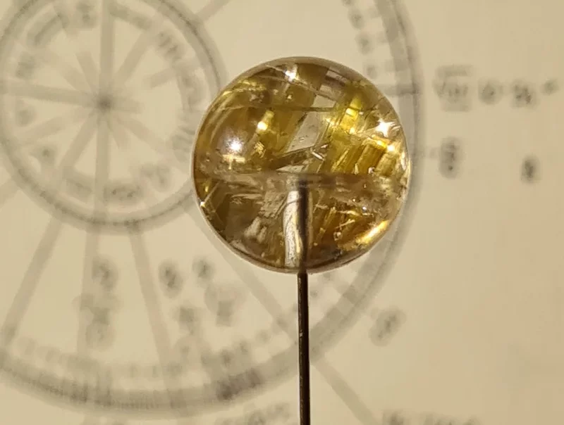Pierre symbolique et carte du ciel - Fusion de la matière et du cosmos dans la création d’un Sympan