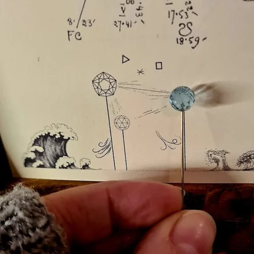 Création Sympan sur mesure - Travail artisanal sur la géométrie céleste pour façonner une œuvre unique.
