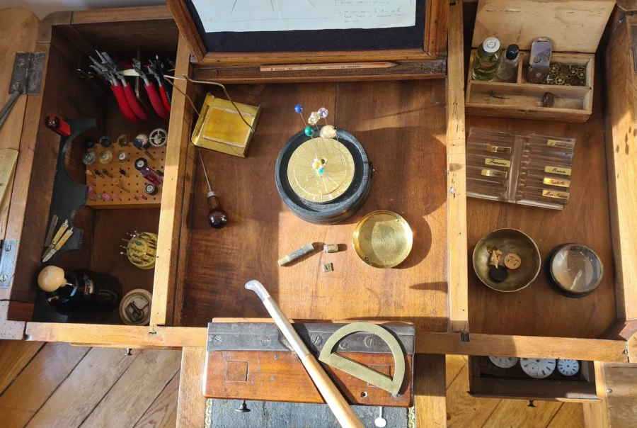 Atelier de création Sympan - Outils artisanaux pour façonner des œuvres uniques inspirées du cosmos