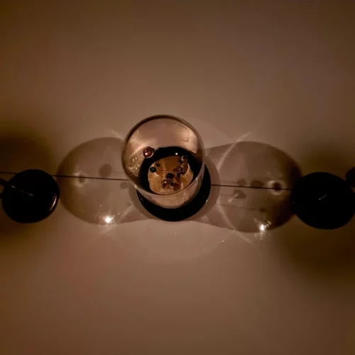 Sympan présenté dans une composition artistique, mettant en avant la géométrie céleste
