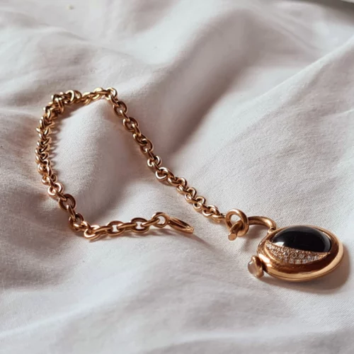 Bracelet maille large avec cadenas croissant de lune sur quartz fumé, une beauté intemporelle