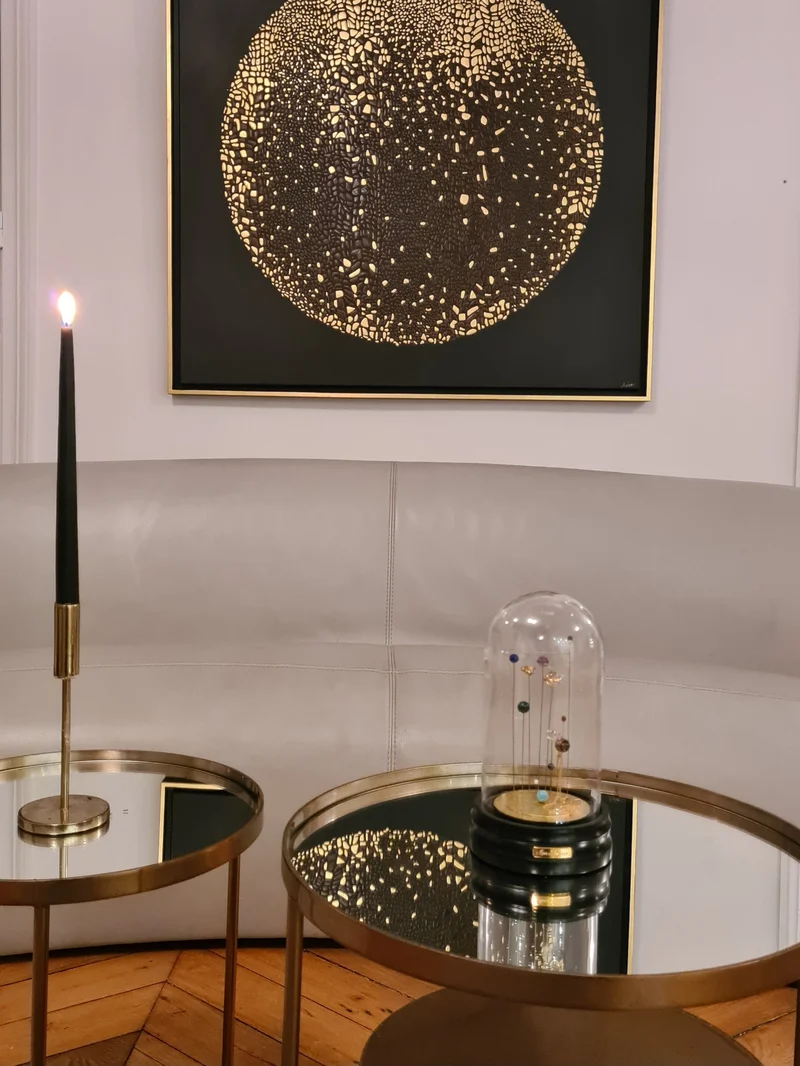 Œuvre Sympan dans un intérieur symbolique de mariage