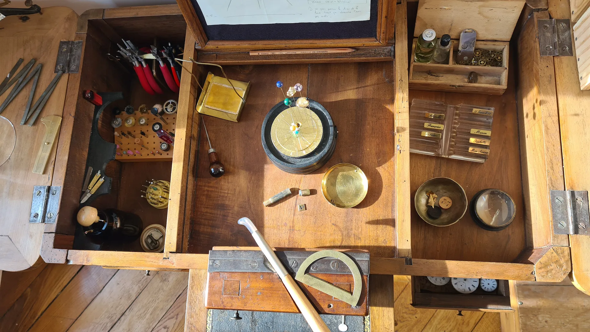 Atelier Sympan – création artisanale d’un cadeau de naissance de luxe sur mesure