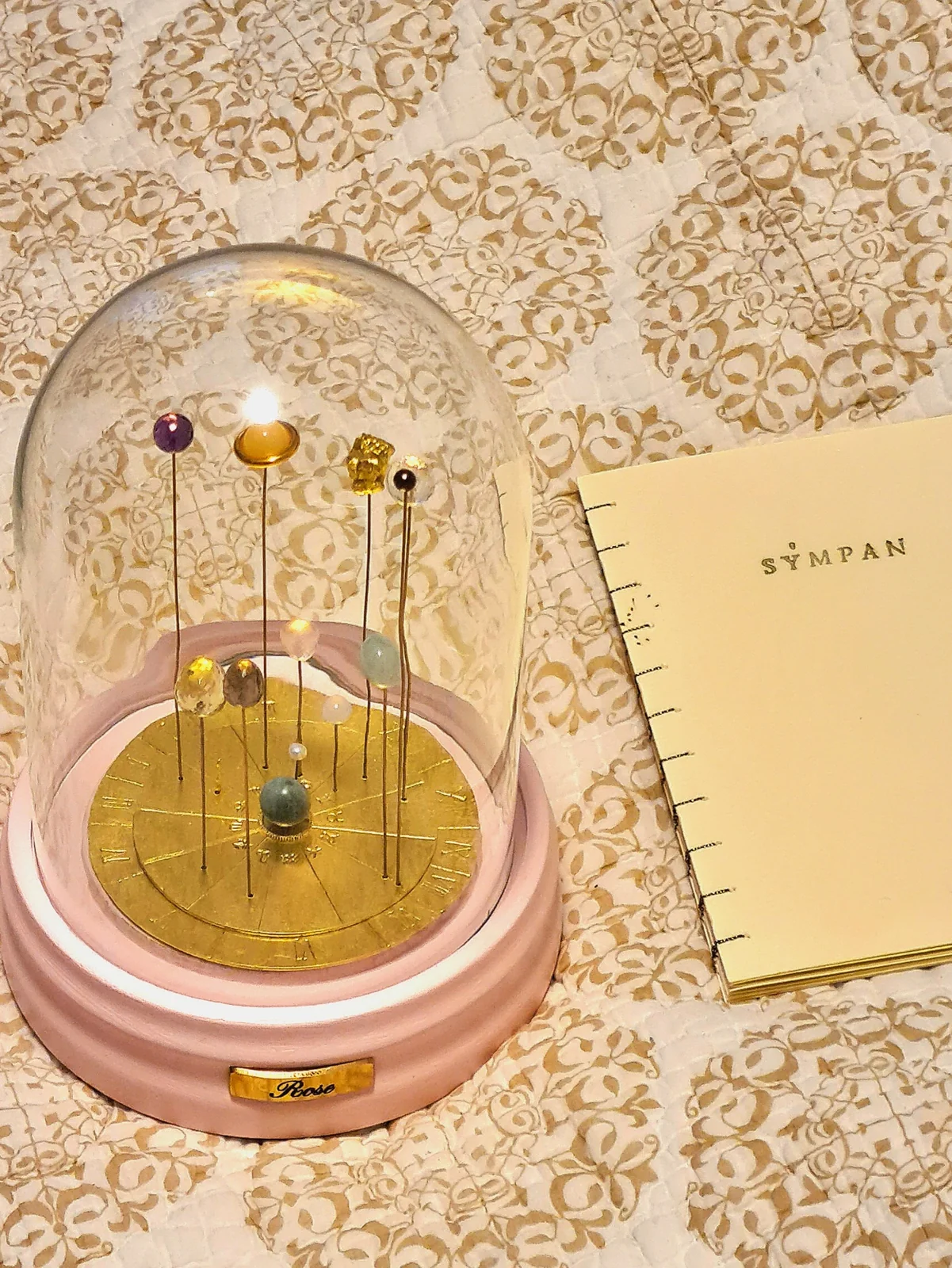 Sympan Enfant Rose et son livret — un objet de naissance précieux, pour révéler la singularité d’une âme