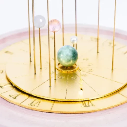 Cadeau de naissance haut de gamme révélant l’axe solaire du bébé