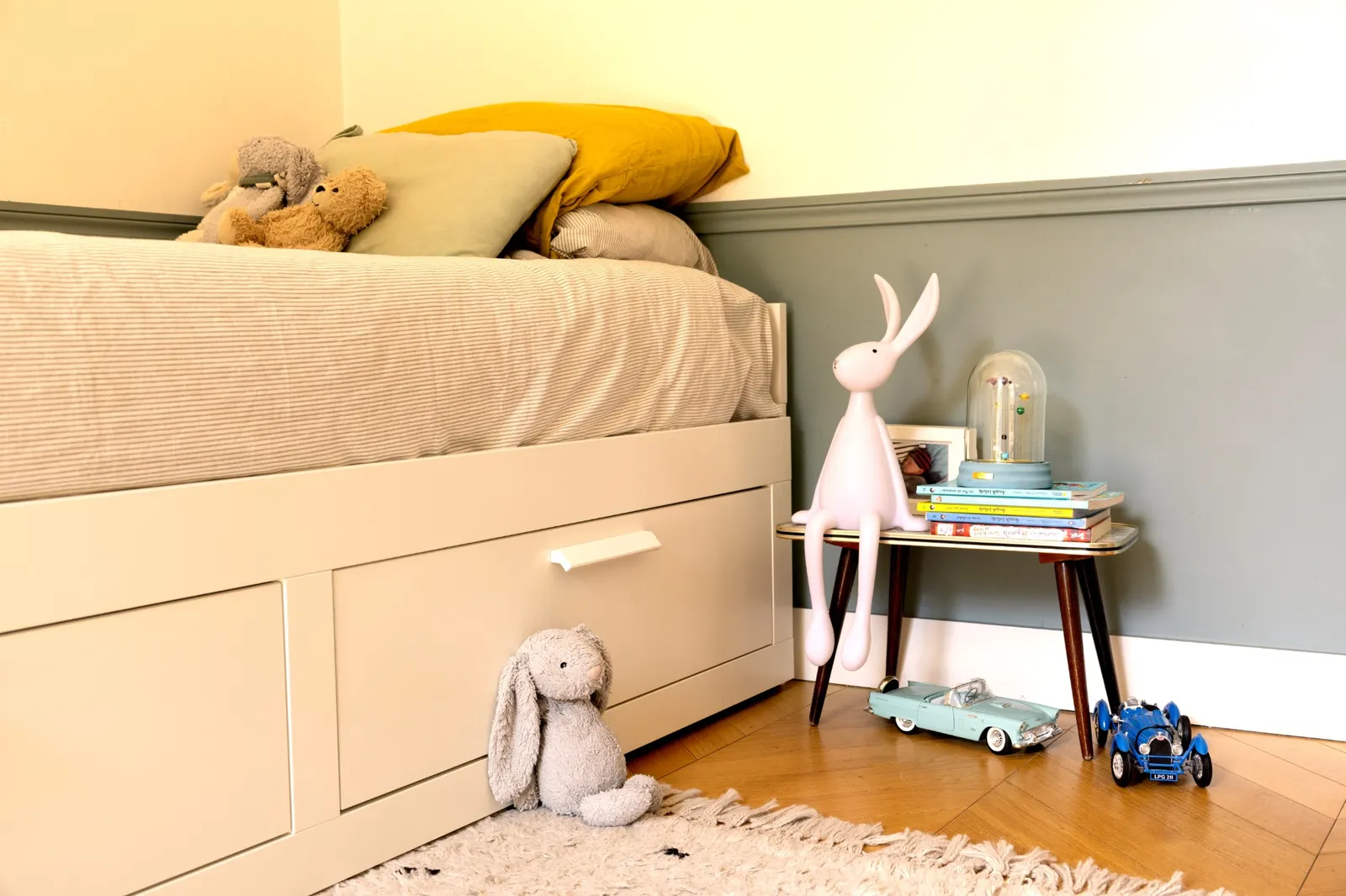 Objet d’art de naissance sur mesure – Sympan Enfant sur table de nuit