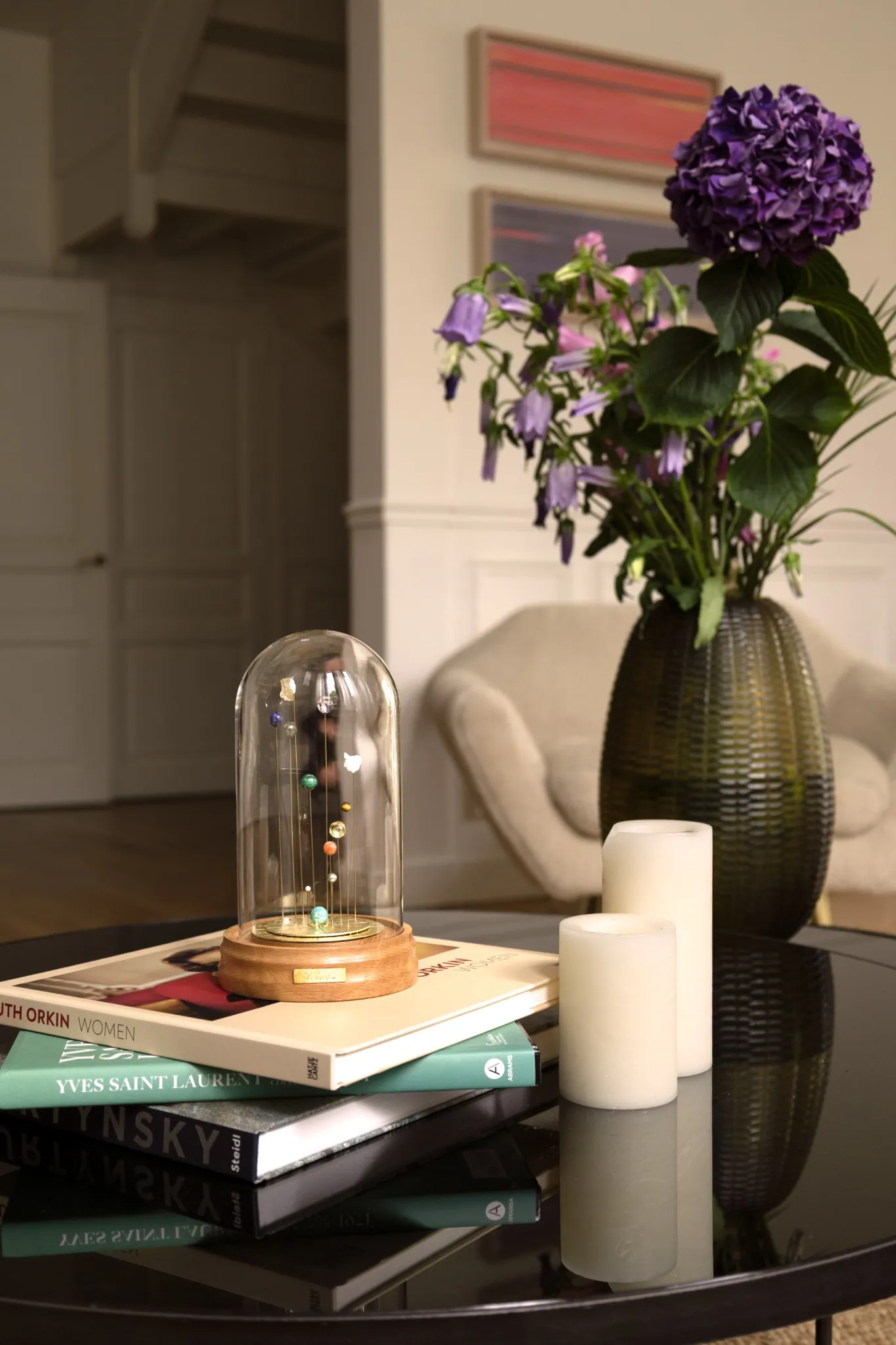 Sympan Sirius sur une table, un objet de mémoire qui prolonge la présence de la personne disparue