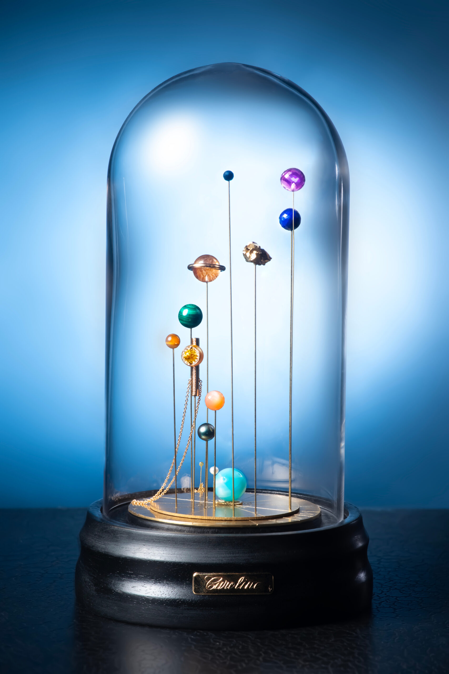 SYMPAN Orbe, l'œuvre signature de Caroline Thiébot — la métamorphose du SYMPAN, où l'astre majeur devient sculpture à porter.