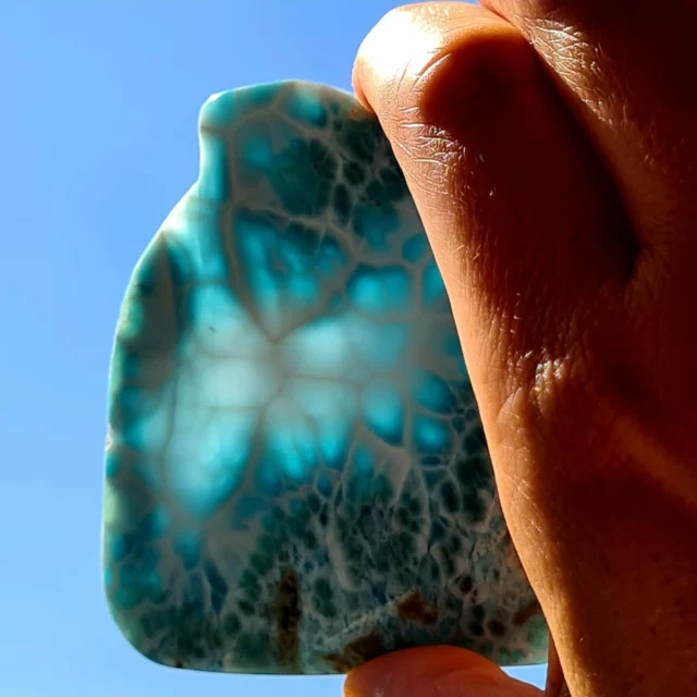 Dans le monde du Milieu.

#Sympan #PierresDuCiel #Larimar #MondeDuMilieu #VoyageVersSoi #Inside #ObjetsMerveilleux #ObjetsInitiatiques #SympanByCarolineThiebot #ArtDeVivre