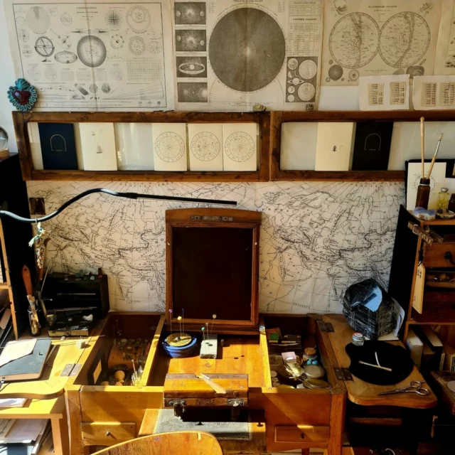Mon atelier est comme un Jardin où naissent mes Sympans✨️

#AtelierSympan #AtelierDartiste #ArtEtAme  #PierresDuCiel #GéométrieDuCiel #Trajectoire #SoleilDeNosVies #Paris